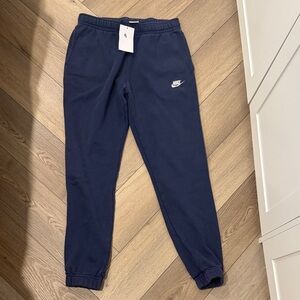 Nike men’s Medium Navy Jogger Pants